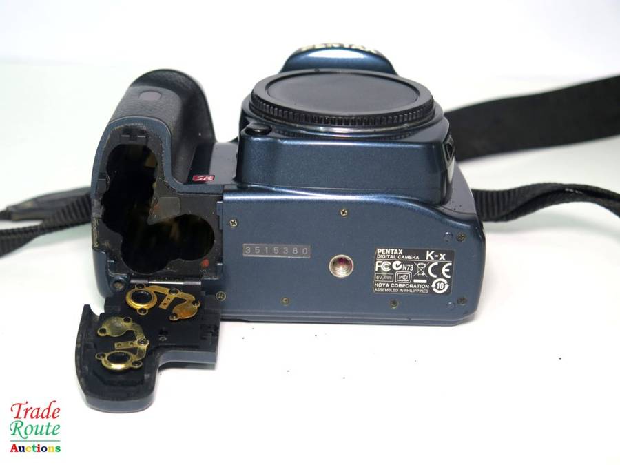 Pentax K-x Digital SLR Camera BODY only with 2.7-inch LCD