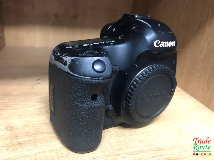 Canon EOS 5D Mark iii 22.3 MP Full Frame CMOS Digital SLR Camera (Body only) - Canon 5D Mark 3