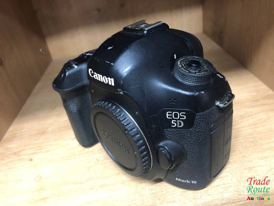 Canon EOS 5D Mark iii 22.3 MP Full Frame CMOS Digital SLR Camera (Body only) - Canon 5D Mark 3
