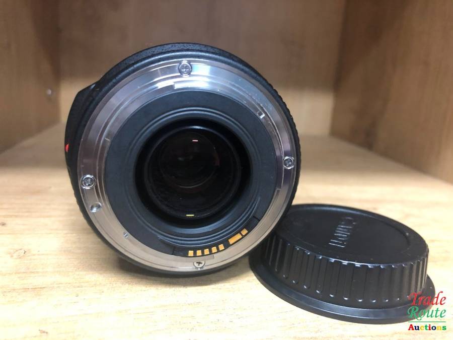 Canon EF 70-300mm IS USM ZOOM LENS - Can be used with Full Frame Cameras