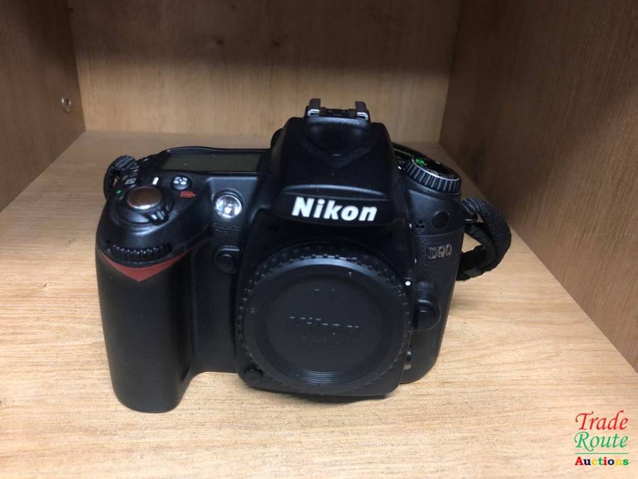 NIKON D90 PROFESSIONAL DSLR CAMERA BODY   ** NIKON **