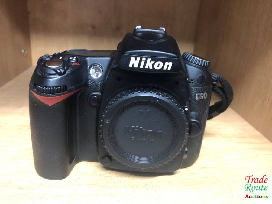 NIKON D90 PROFESSIONAL DSLR CAMERA BODY   ** NIKON **