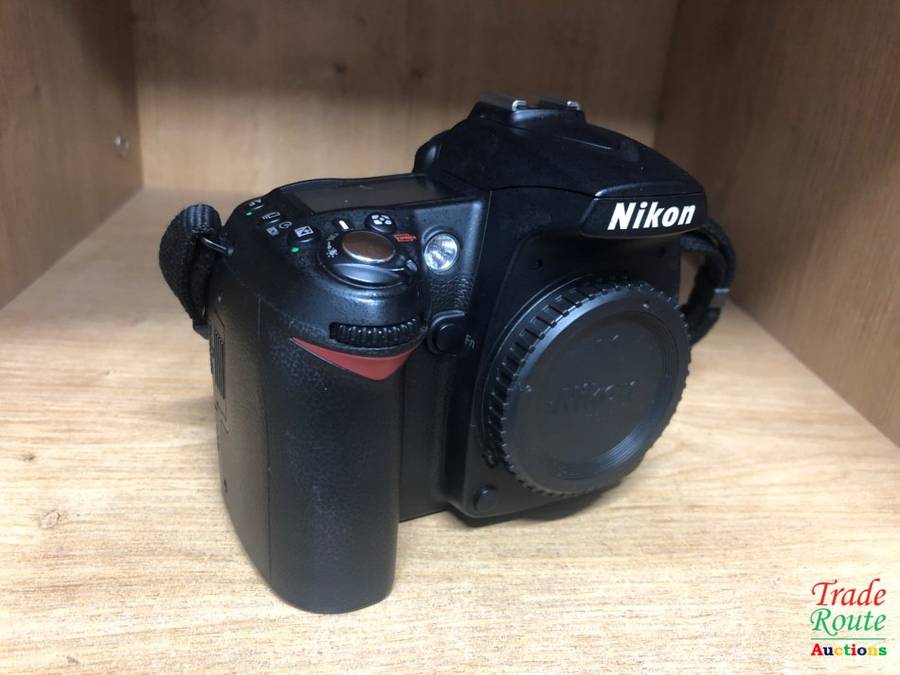 NIKON D90 PROFESSIONAL DSLR CAMERA BODY   ** NIKON **