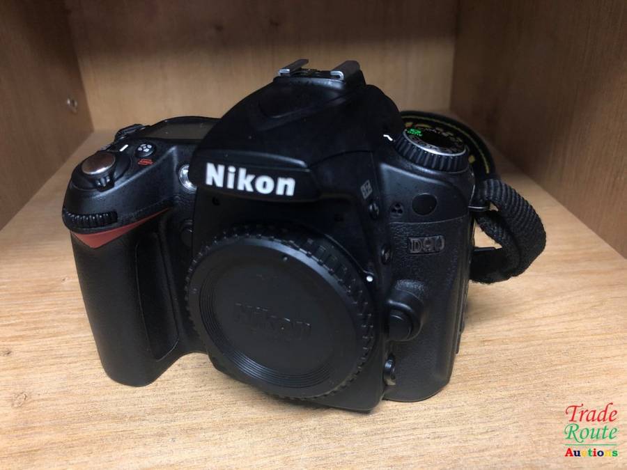 NIKON D90 PROFESSIONAL DSLR CAMERA BODY   ** NIKON **
