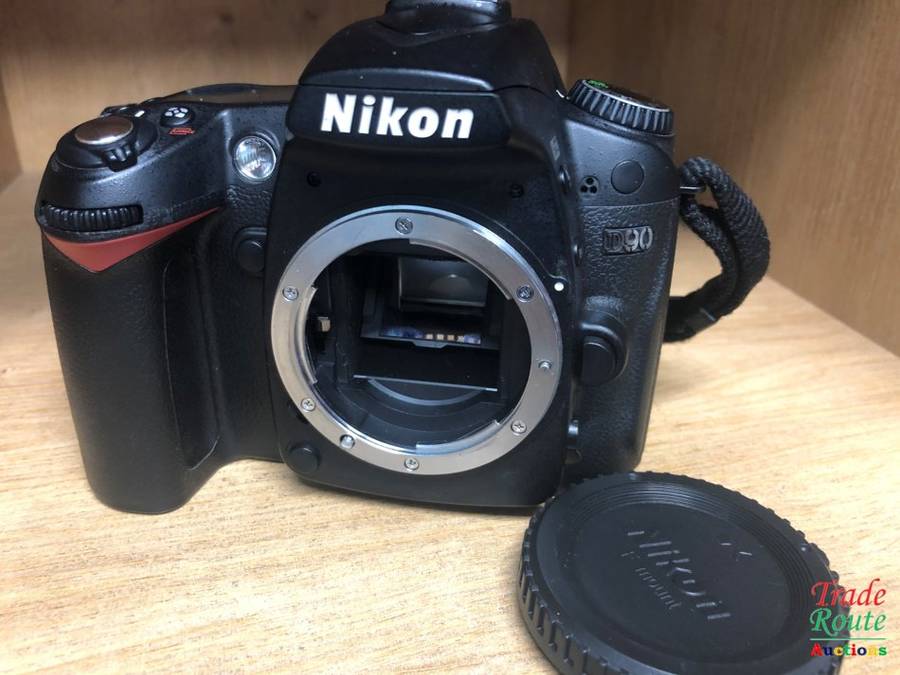 NIKON D90 PROFESSIONAL DSLR CAMERA BODY   ** NIKON **