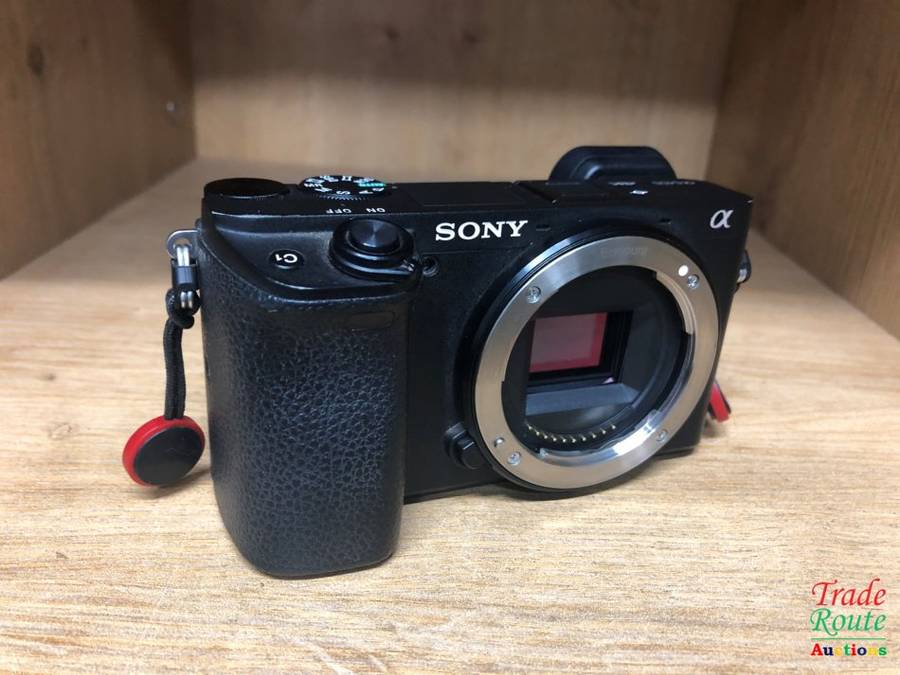Sony Alpha A6400 Mirrorless Digital Camera 24.2 MP (Body Only) - UHD 4K MOVIE Recording