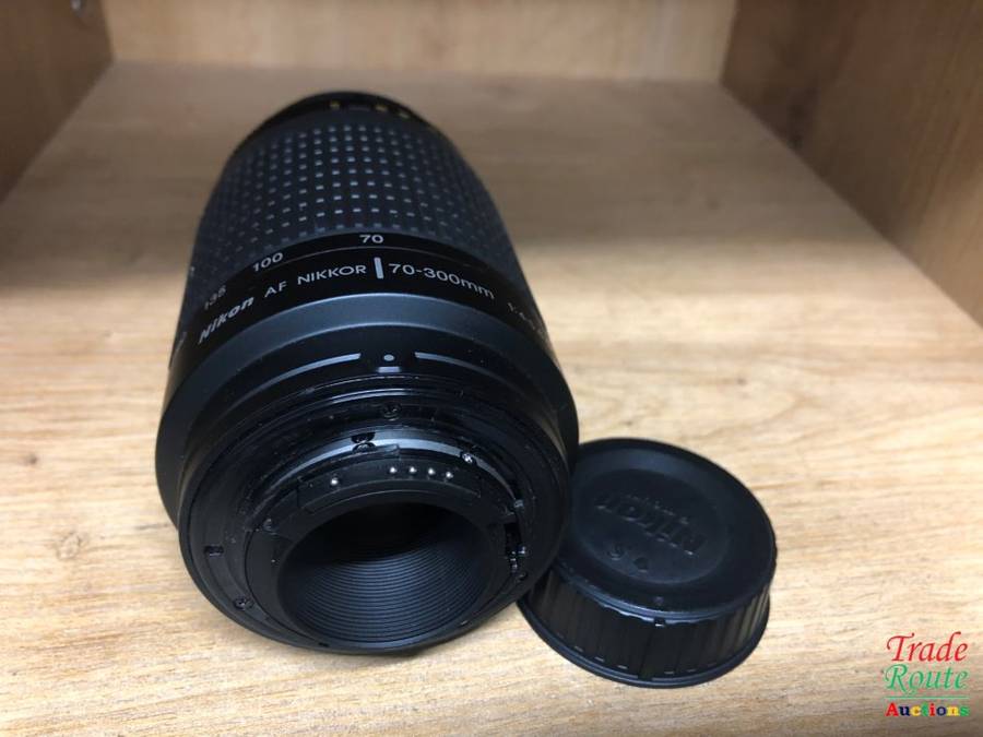 Nikon AF Nikkor 70-300mm f/4-5.6 G Telephoto Zoom lens for Nikon DSLR Cameras ( Nikon 70-300 lens )
