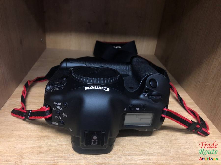 Canon EOS 1Ds Mark II 16.7MP Digital SLR Camera (Body Only) + 16GB CF CARD