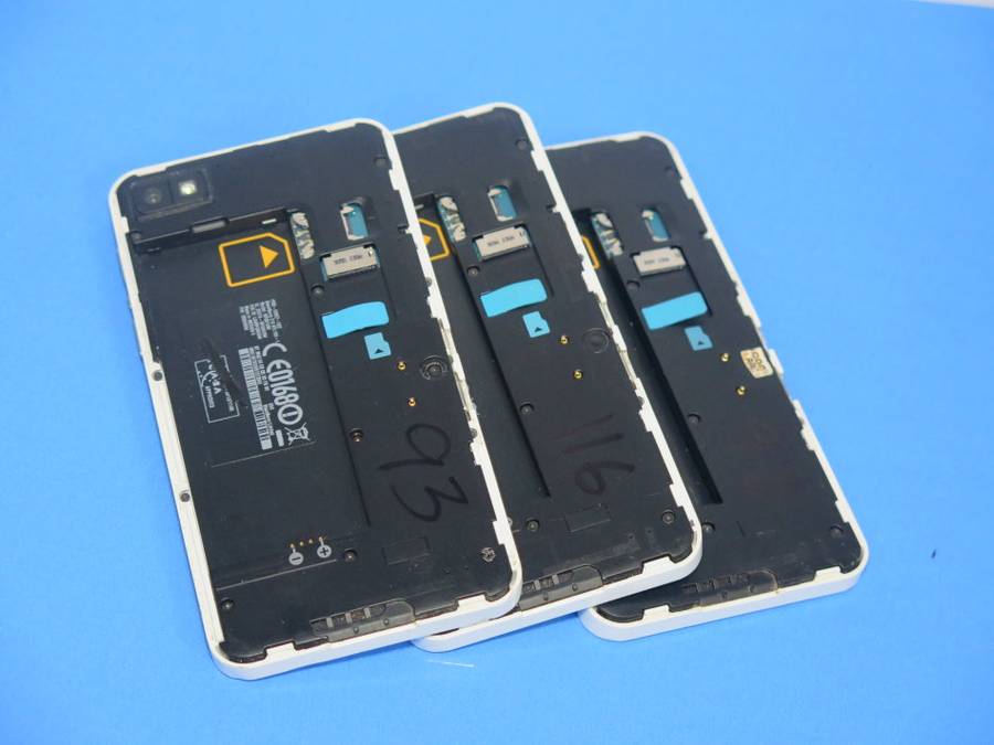 3 X Blackberry phones - For spares or repairs