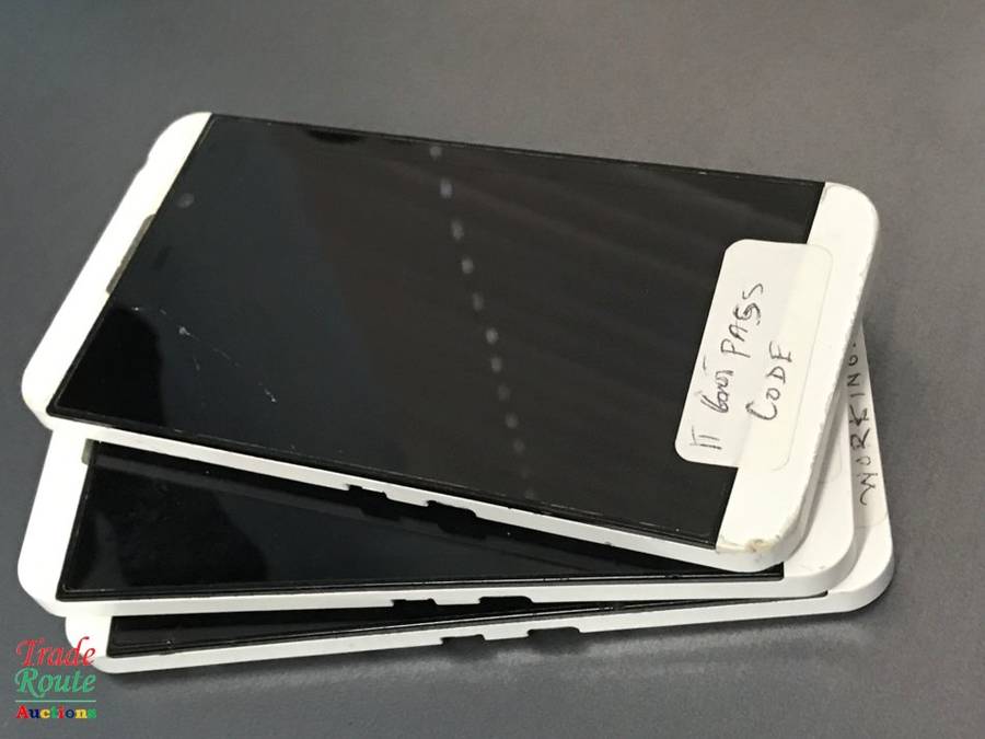 3 X Blackberry phones - For spares or repairs