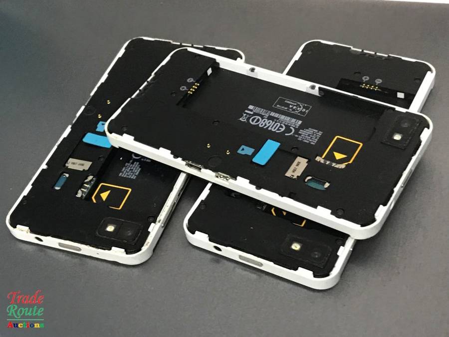 3 X Blackberry phones - For spares or repairs