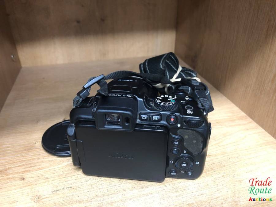 Nikon COOLPIX B700 20.2 MP 60x Opt Zoom Super Telephoto NIKKOR 4K UHD Digital Camera