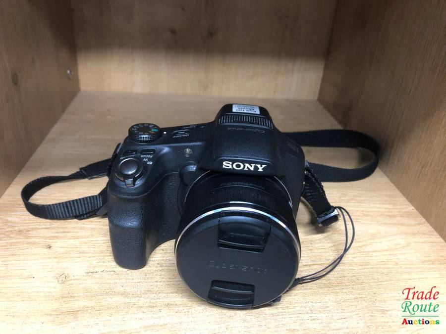 Sony Cyber-shot DSC-HX200V 18.2 MP Exmor R CMOS Digital Camera with 30x Optical Zoom