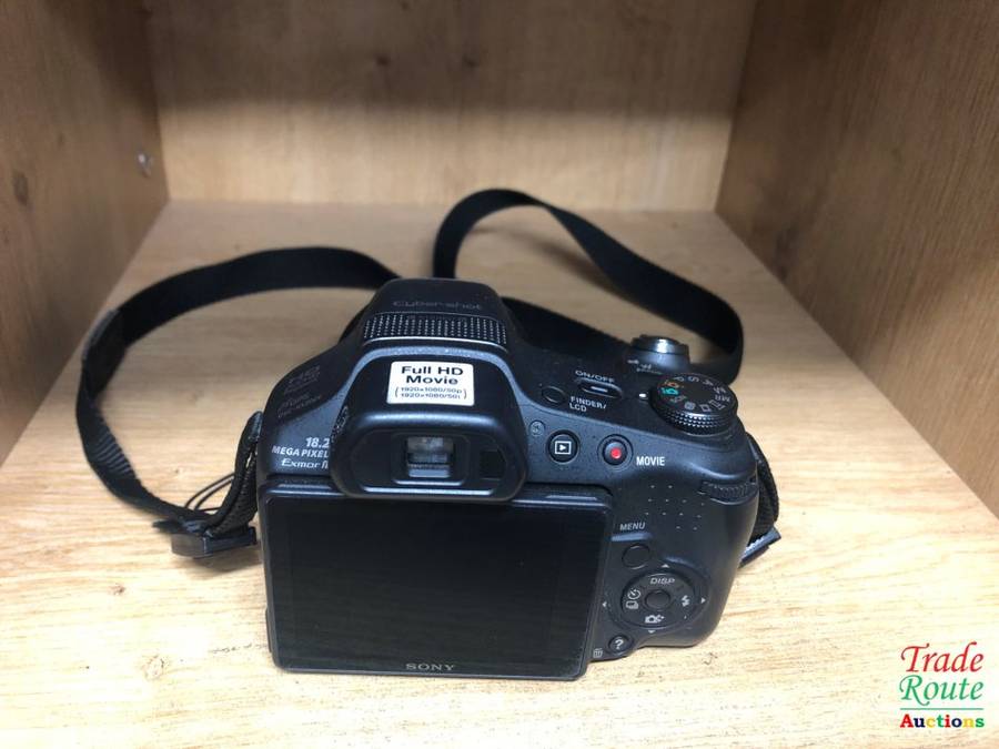 Sony Cyber-shot DSC-HX200V 18.2 MP Exmor R CMOS Digital Camera with 30x Optical Zoom