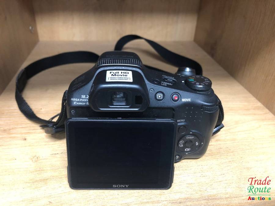 Sony Cyber-shot DSC-HX200V 18.2 MP Exmor R CMOS Digital Camera with 30x Optical Zoom