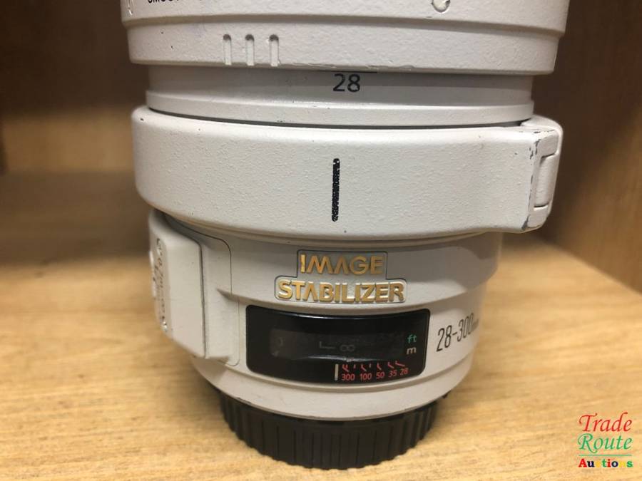 for Spares (or) Repair - Canon EF 28-300mm f/3.5-5.6L IS USM Lens