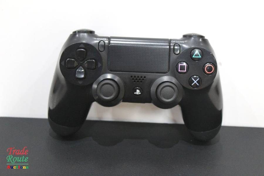 Sony Playstation 4 Console Pro 1TB [CUH-7216b] PS4 PRO + 1 Wireless Controller