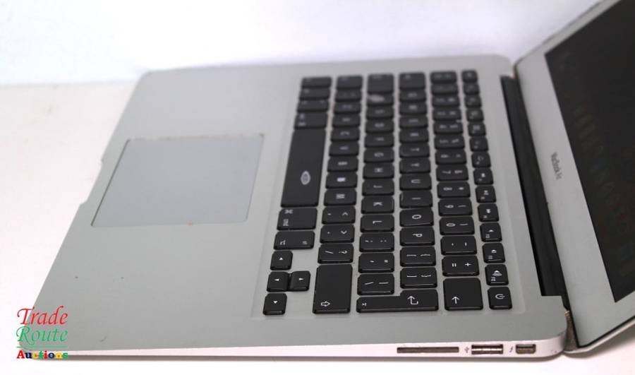 Apple MacBook Air 13.3-inch Core i5 1.6GHz 4GB RAM 128GB SSD