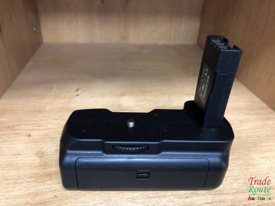 Battery Grip BP-D3000 for Nikon D3000, D40, D40x, D60 D5000