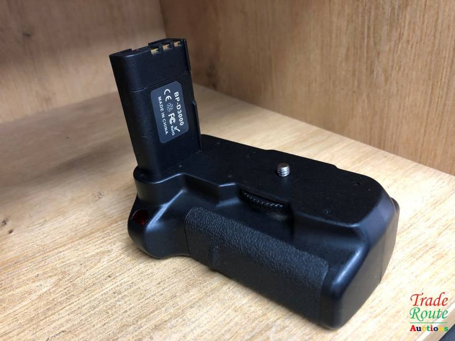 Battery Grip BP-D3000 for Nikon D3000, D40, D40x, D60 D5000