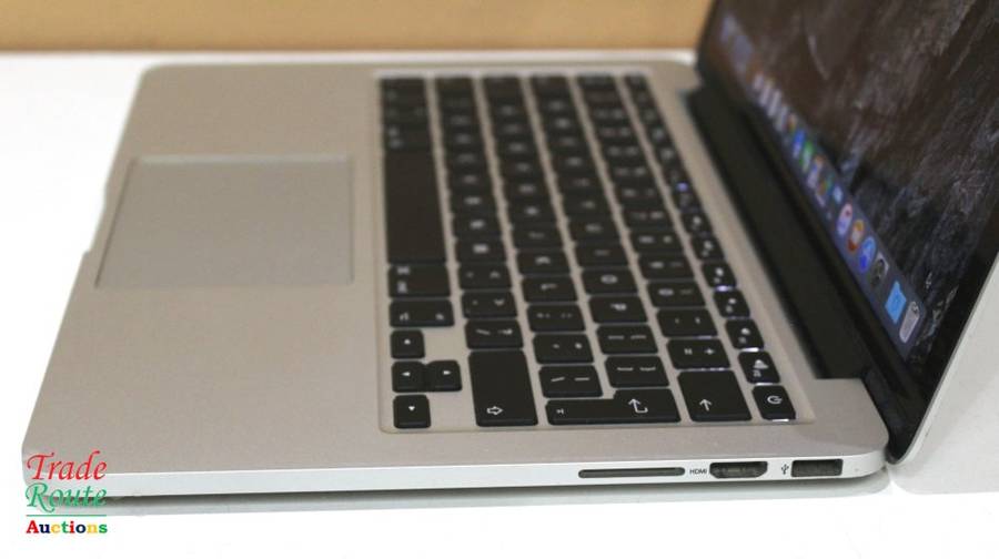 Apple MacBook Pro 13.3-inch  | Core i5 2.4GHz | 4GB RAM | 128GB SSD  ** RETINA DISPLAY * LATE 2013