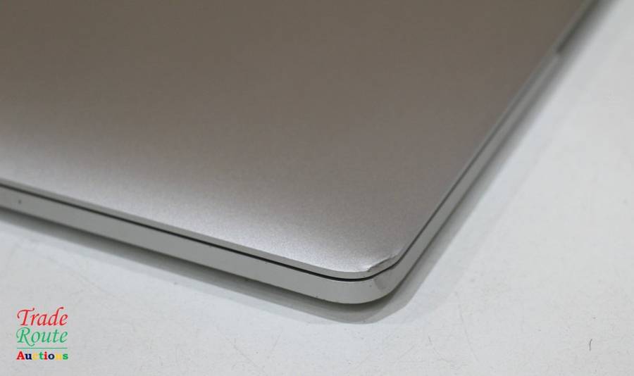 Apple MacBook Pro 13.3-inch  | Core i5 2.4GHz | 4GB RAM | 128GB SSD  ** RETINA DISPLAY * LATE 2013