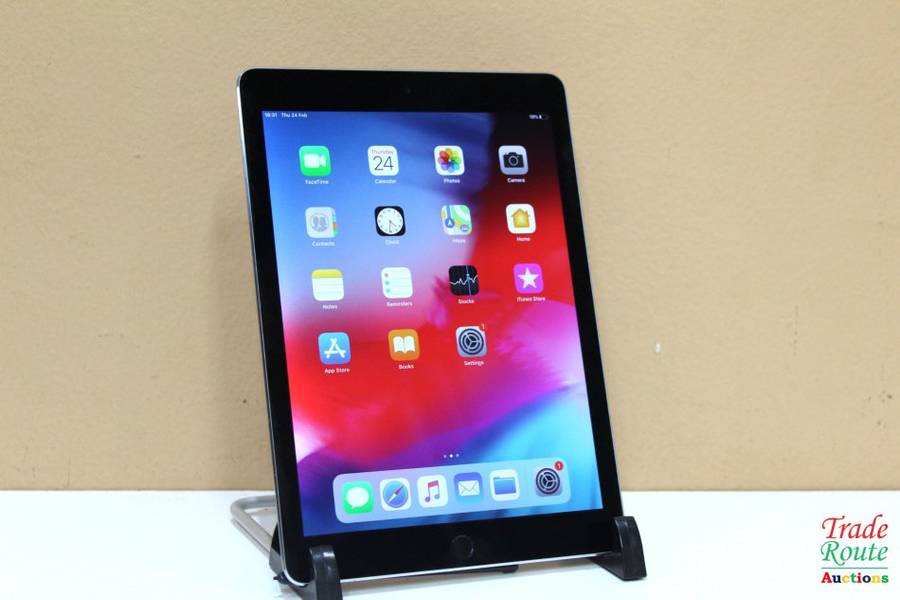 IPAD AIR 2 | MNV22HC/A | 32GB | WiFi | SPACE GREY  **  RETINA DISPLAY  **