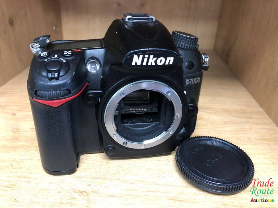 NIKON D7000 DSLR CAMERA Body (ONLY) 16.2 Megapixels - Shutter count only < 220