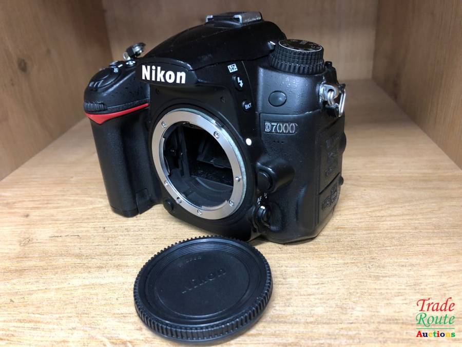 NIKON D7000 DSLR CAMERA Body (ONLY) 16.2 Megapixels - Shutter count only < 220