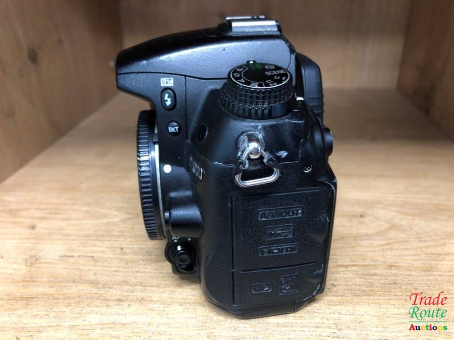 NIKON D7000 DSLR CAMERA Body (ONLY) 16.2 Megapixels - Shutter count only < 220