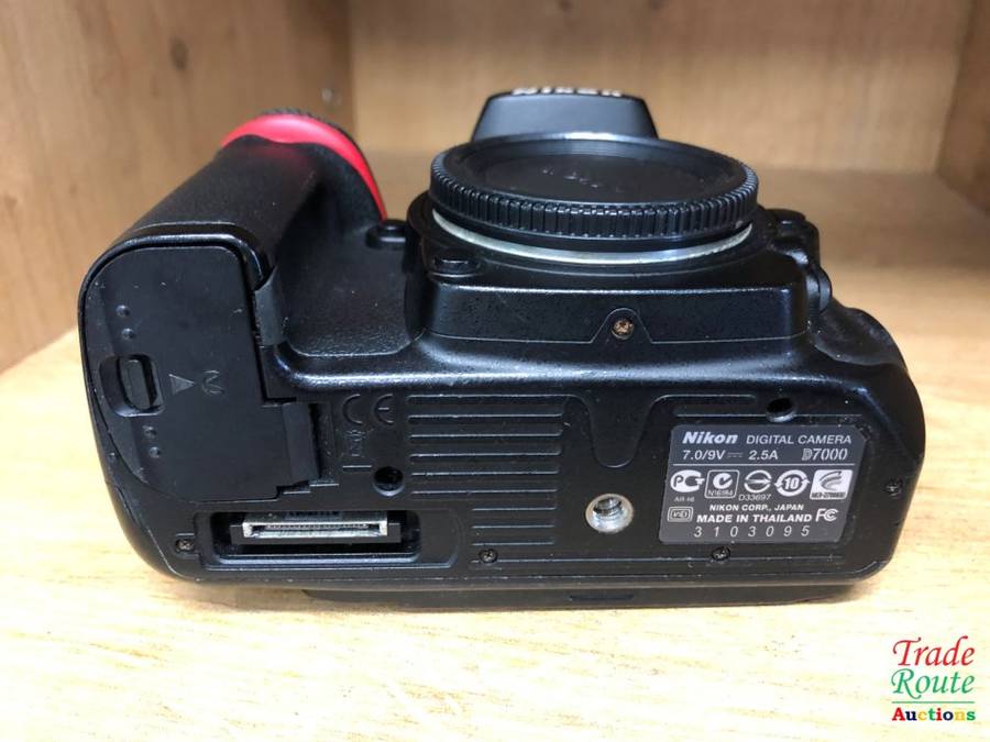 NIKON D7000 DSLR CAMERA Body (ONLY) 16.2 Megapixels - Shutter count only < 220