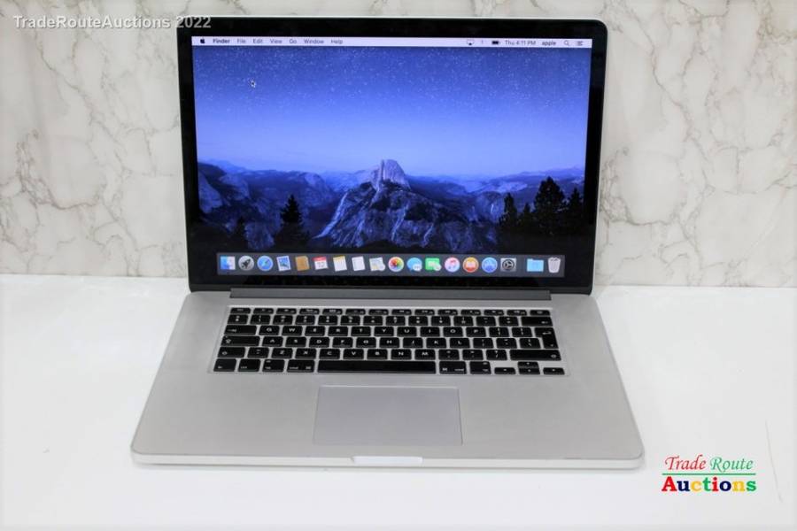 Apple MacBook Pro 15.4-inch  | Core i7 2.3GHz | 8GB RAM | 256GB SSD  ** RETINA DISPLAY **