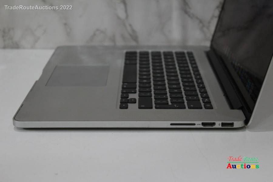 Apple MacBook Pro 15.4-inch  | Core i7 2.3GHz | 8GB RAM | 256GB SSD  ** RETINA DISPLAY **