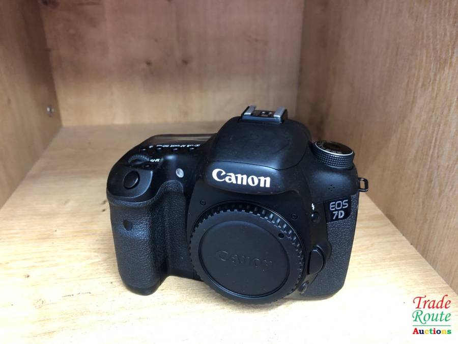 Canon EOS 7D 18MP PROFESSIONAL Digital SLR Camera (BODY) - 18 Megapixels