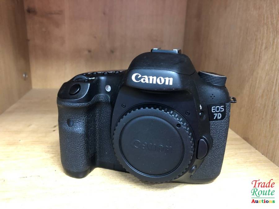 Canon EOS 7D 18MP PROFESSIONAL Digital SLR Camera (BODY) - 18 Megapixels