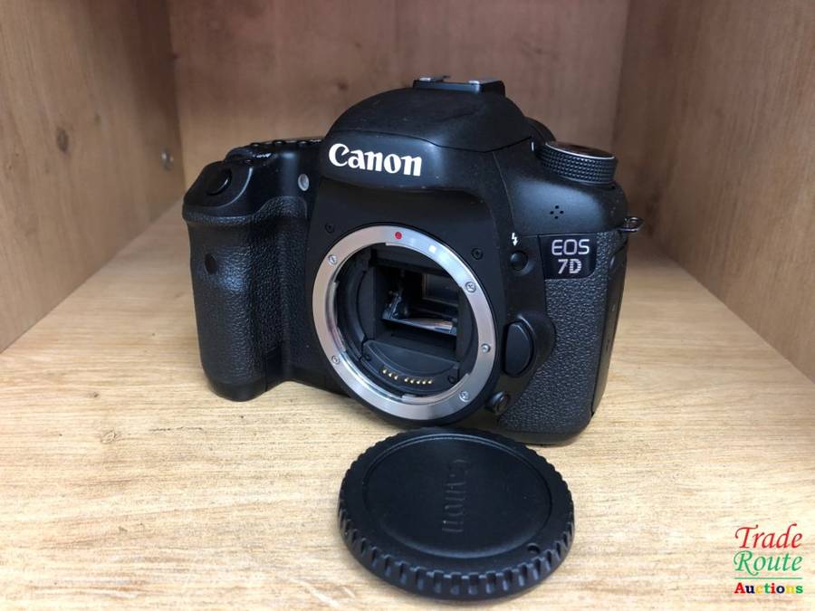 Canon EOS 7D 18MP PROFESSIONAL Digital SLR Camera (BODY) - 18 Megapixels