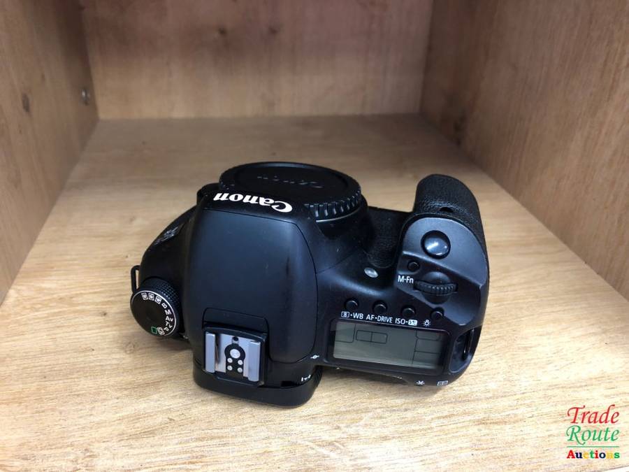 Canon EOS 7D 18MP PROFESSIONAL Digital SLR Camera (BODY) - 18 Megapixels