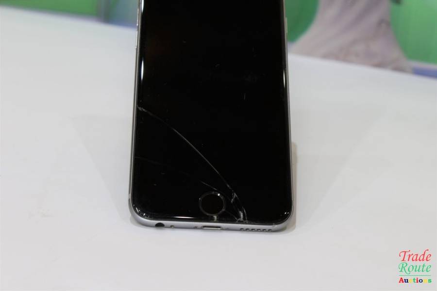 APPLE IPHONE 6 | A1586 | MQ3D2AA/A| 32GB - [ CRACKED OUTER GLASS - LCD IS FINE ]
