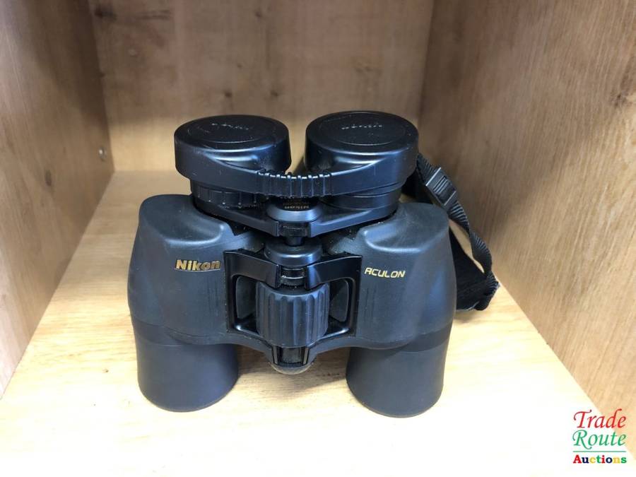 NIKON ACULON A211 BINOCULAR - 8X42 with Pouch