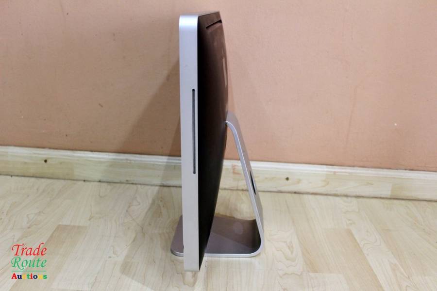 iMac 24-Inch `Core 2 Duo` 2.66Ghz - All in One Desktop - ATI Radeon Graphics