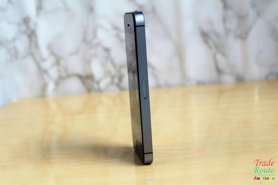 APPLE IPHONE SE | FLLN2SO/A | A1723 | FINGERPRINT ID | SMART PHONE