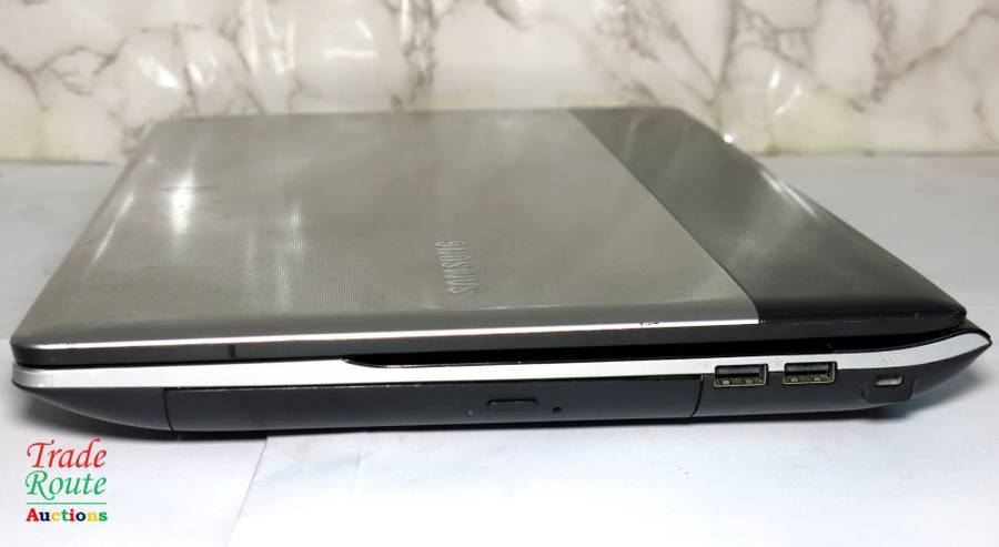 Samsung 300E4A 15.6" Laptop - Core i5 2450M 2.5GHz - 4GB RAM - 750GB RAM - Faulty Battery