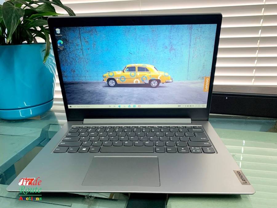 Lenovo IdeaPad 81VS Notebook PC - AMD A4-9120e / 14` HD / 4GB RAM / 64GB eMMC