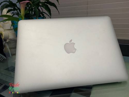 MacBook Air 13.3-inch | Core i5 1.4GHz | 4GB RAM | 256GB SSD DRIVE **  EARLY 2014***