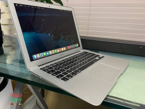 MacBook Air 13.3-inch | Core i5 1.4GHz | 4GB RAM | 256GB SSD DRIVE **  EARLY 2014***