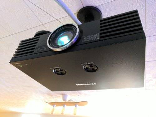 Panasonic PT-AE4000U HD LCD Home Cinema Projector [ only 53 Lamp Hours ]
