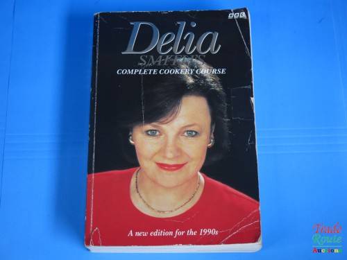 Delia Smith`s Complete Cookery Course Book - A new edition for the 1990s