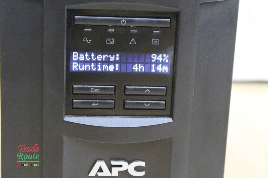 APC Smart-UPS 750 Powers on - Needs new Battery [ Salvage Stock ]