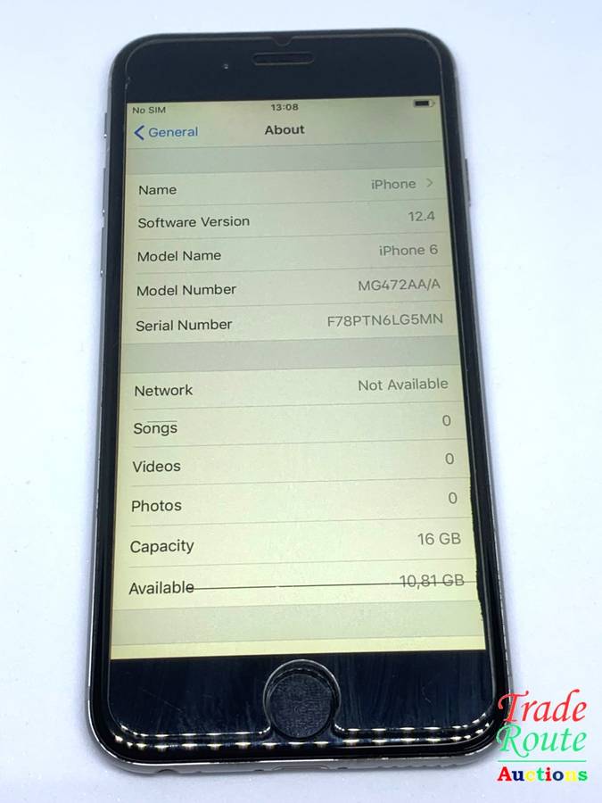 Apple iPhone 6 Space Grey (Pre Owned) SmartPhone (Screen has some lines)