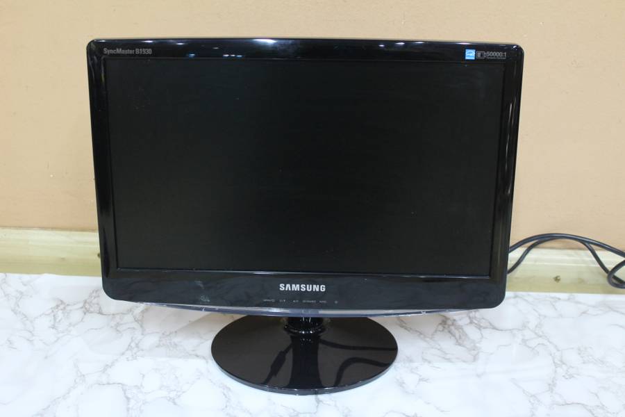 Samsung B1930N 18.5` Widescreen LCD Monitor (High Gloss Black)